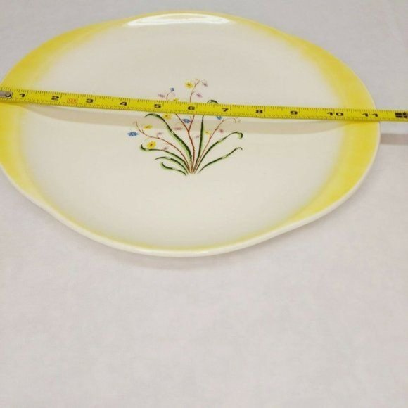 * 10"  cream and yellow ceramic Platter with minimal floral centerpiece - Picture 5 of 7